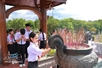 Vietnamese students in Laos pay tribute to war martyrs in Quang Tri